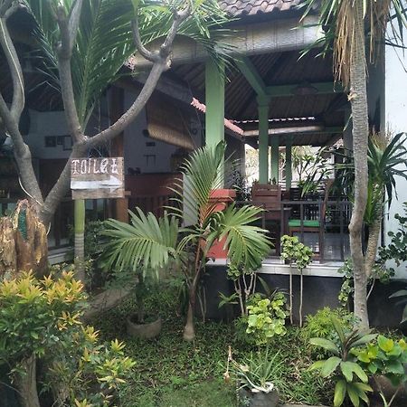 Beten Enjung Home Stay&Waroeng アメッド エクステリア 写真