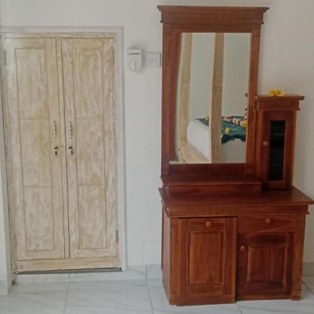 Beten Enjung Home Stay&Waroeng アメッド エクステリア 写真