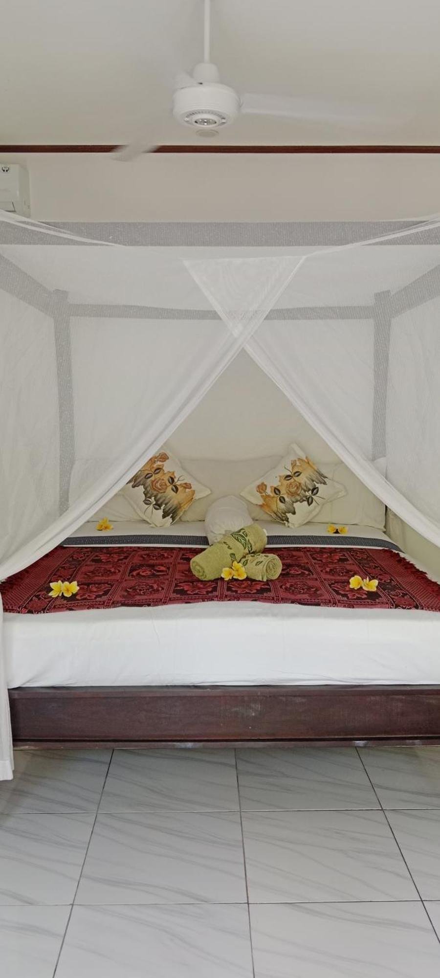 Beten Enjung Home Stay&Waroeng アメッド エクステリア 写真