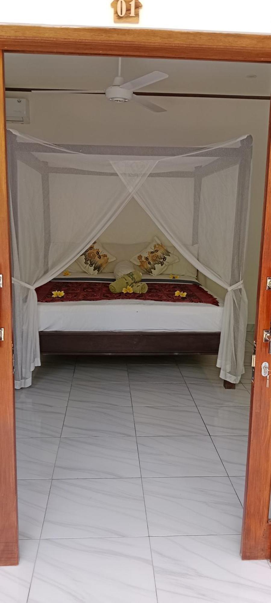 Beten Enjung Home Stay&Waroeng アメッド エクステリア 写真