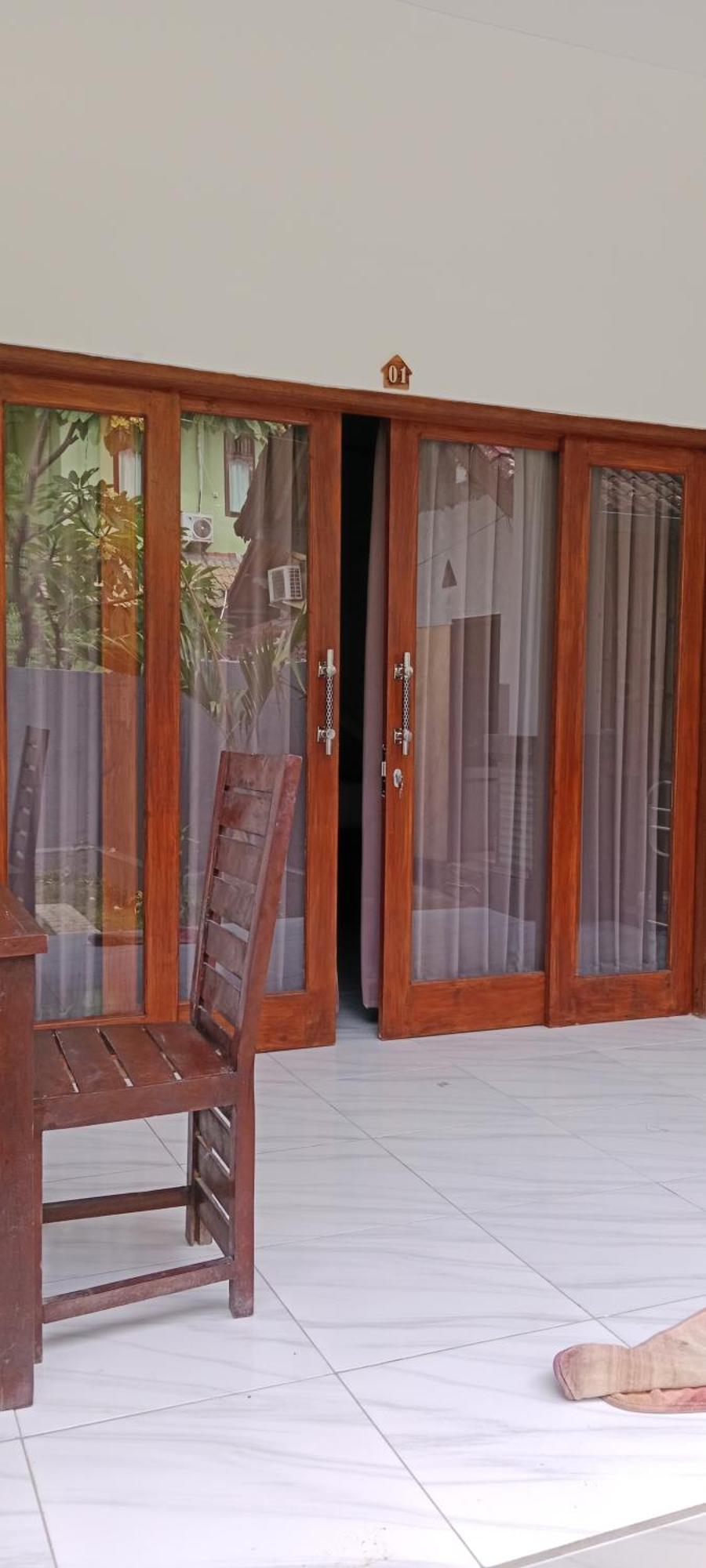 Beten Enjung Home Stay&Waroeng アメッド エクステリア 写真