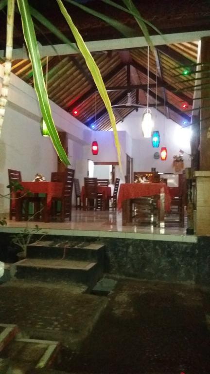 Beten Enjung Home Stay&Waroeng アメッド エクステリア 写真